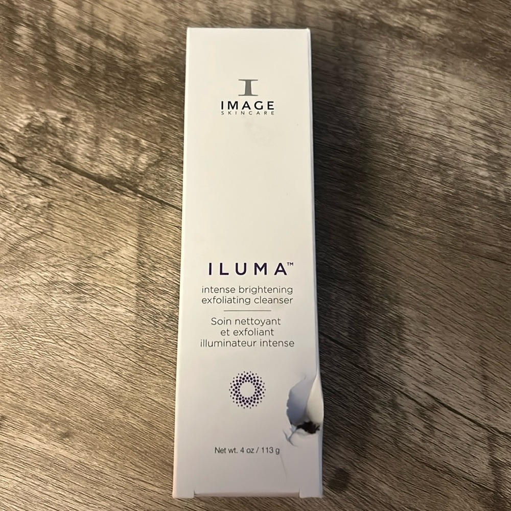(NWT) ILUMA  Intense Brightening Exfoliating Cleanser (Damaged Box)